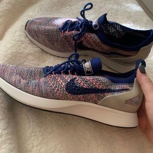 Nike flyknit sneaker never worn
